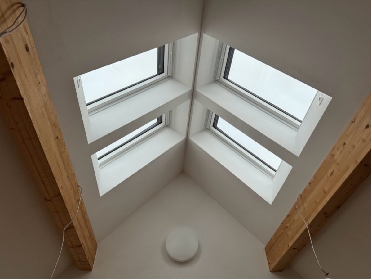 Dachstuhl verkleidet-Dachfenster